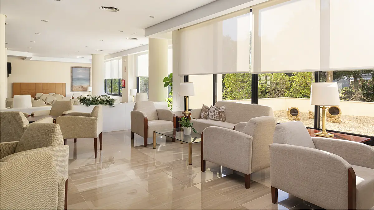 Amplio y acogedor salón del hotel Welike Hotel Marfil Playa