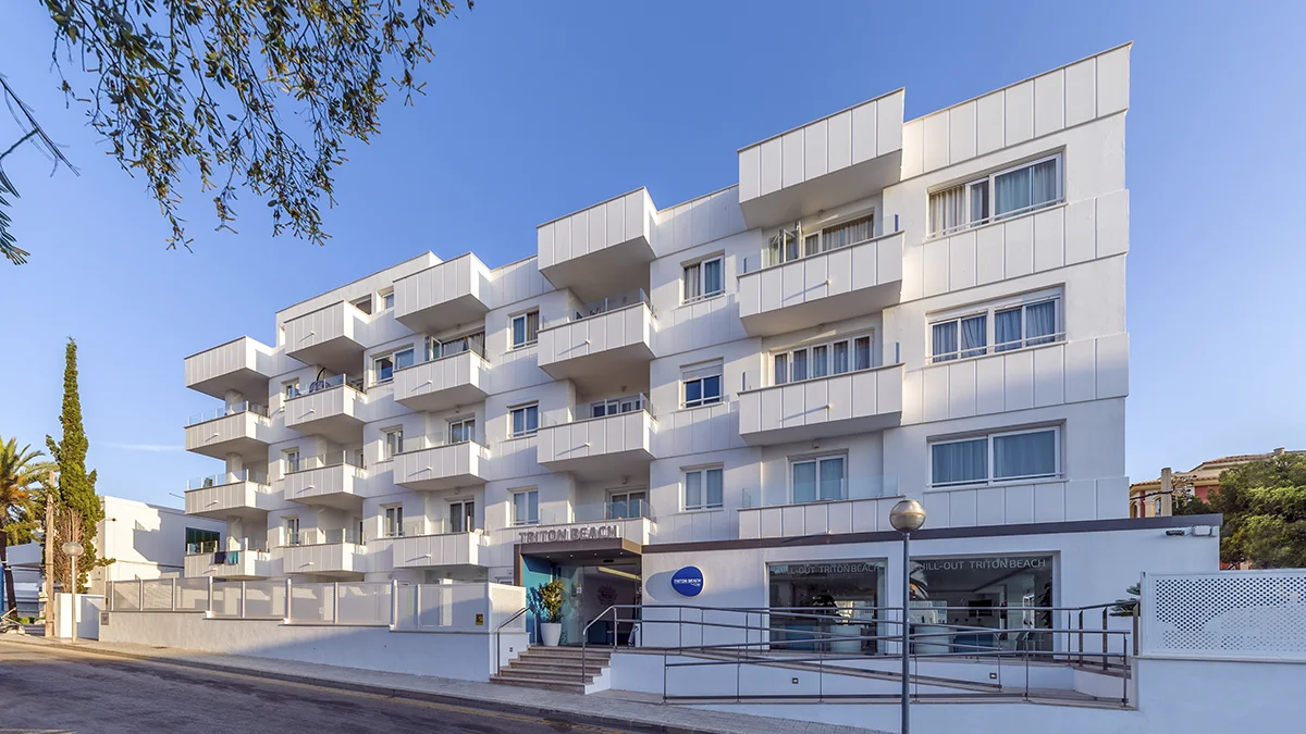 Fachada del hotel Welikehotel Triton Beach