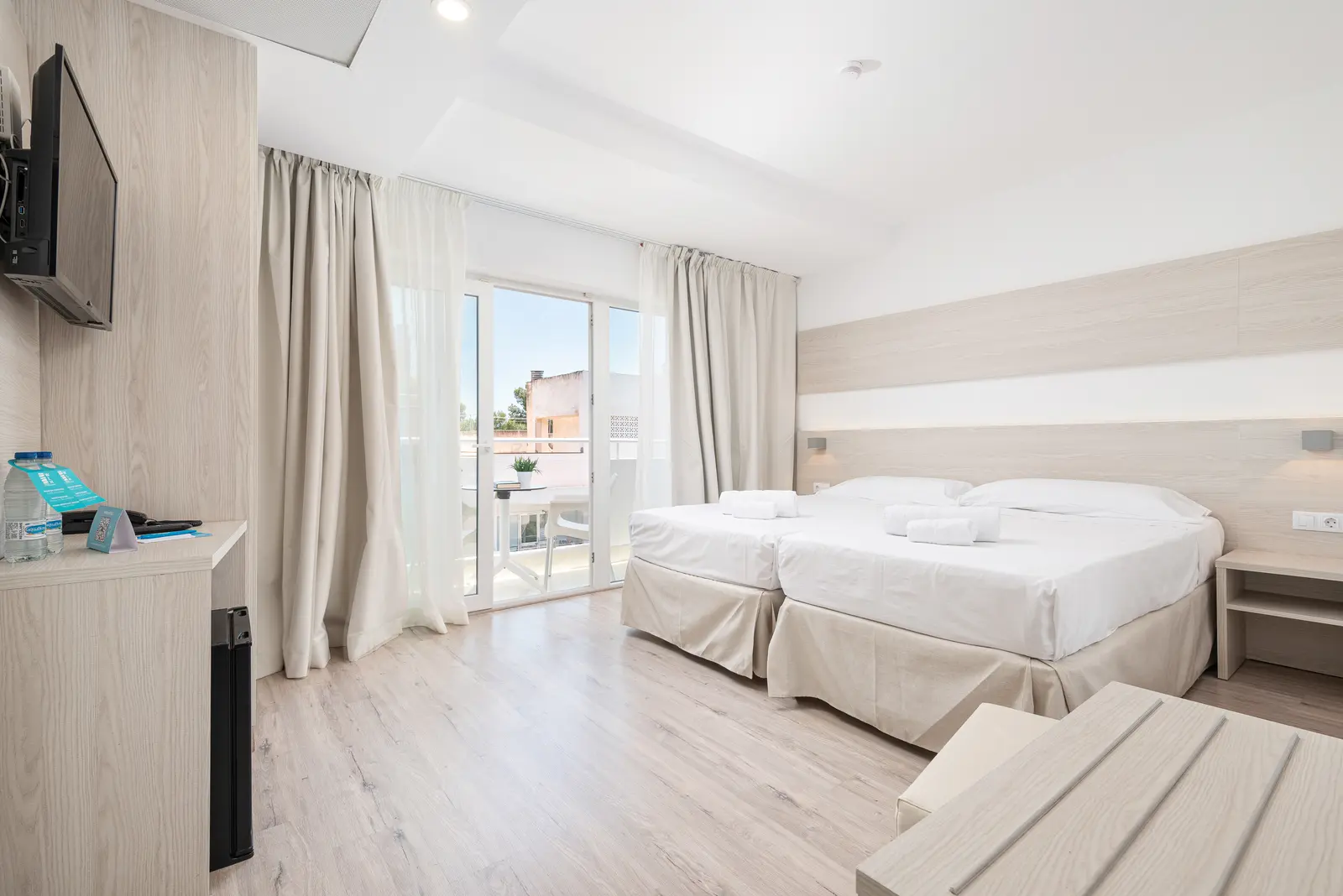 Espaciosa habitación y amplio armario empotrado Welikehotel Fenix