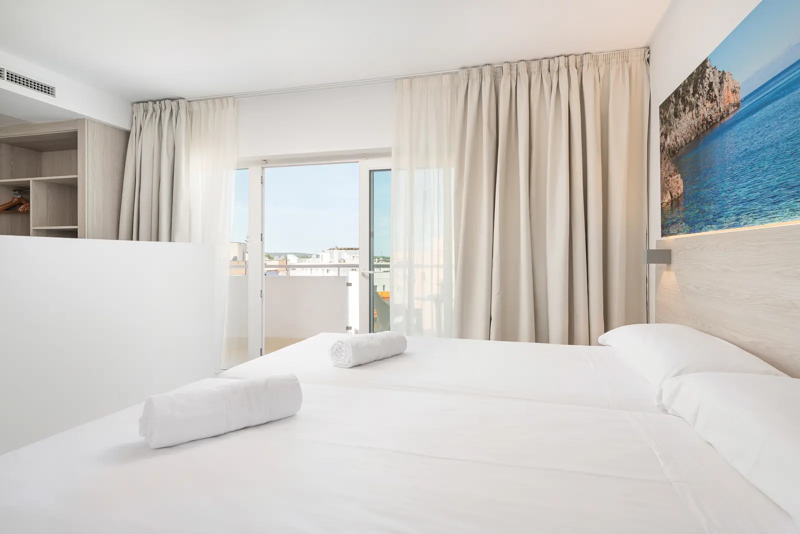 Camas confortables y espaciosas en Welikehotel Fenix