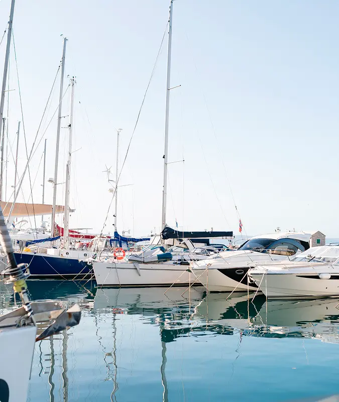 Barcos en el puerto de el Arenal