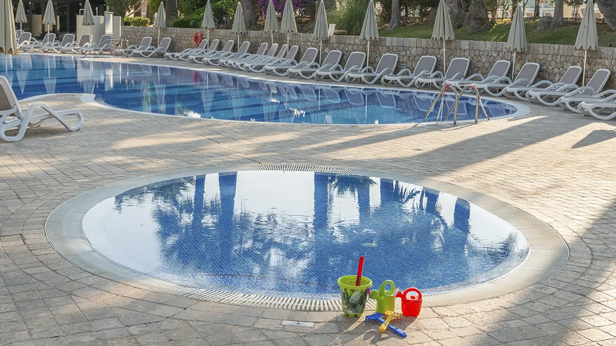 Piscina infantil en Welikehotel Marfil Playa