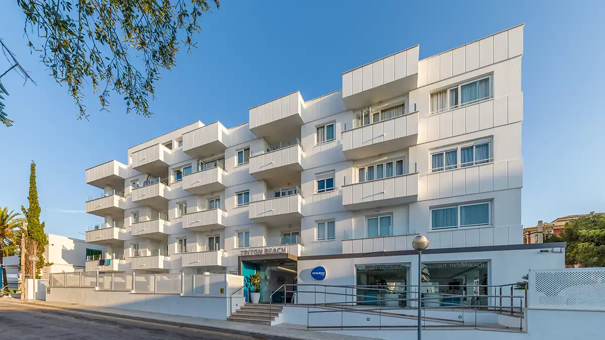 Vista fachada principal del hotel Welikehotel Tritón