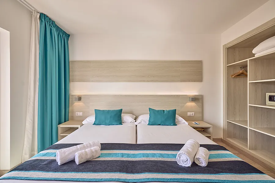 Camas Twin Conformtables camas Twin en la habitación doble ciclista con Balcón Welike Fénix