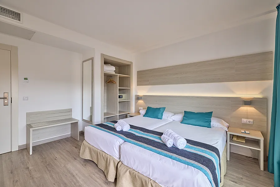 Habitación espaciosa y con armario empotrado Habitación espaciosa y con armario empotrado Doble Vista Piscina con Balcón Welike Fénix