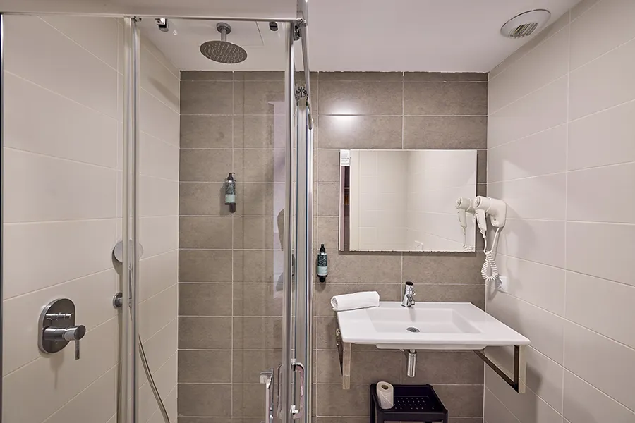 Cuarto de baño con ducha Cuarto de baño con ducha en la habitación Doble Individual Confort con Balcón Welike Fénix