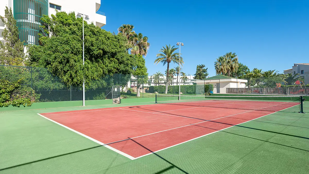 Pista de tenis Pista de tenis del hotel Welikehotel Marfil Playa