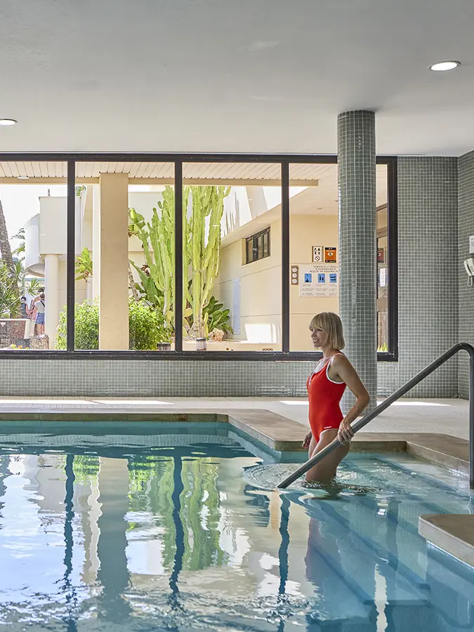 Piscina interior Piscina interior del hotel Welikehotel Marfil Playa