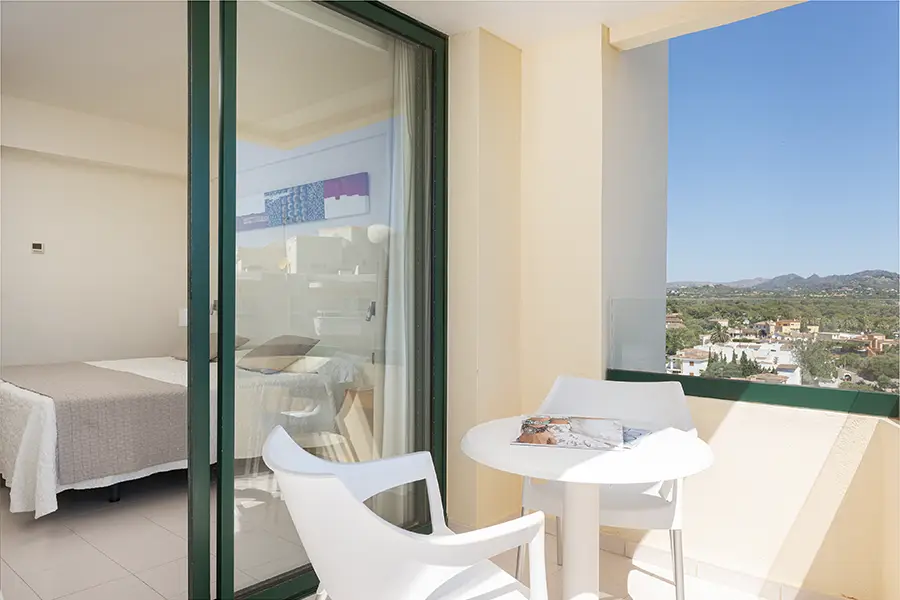 Cama adicional y escritorio Escritorio, televisión y cama adicional Welike Hotel Marfil Playa