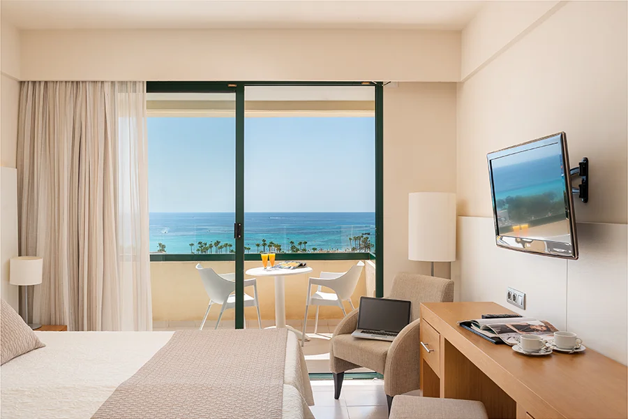 Escritorio y televisión Equipada con escritorio y televisión Welike Hotel Marfil Playa