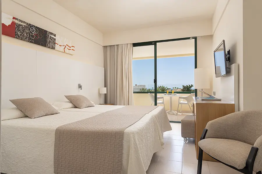 Vista general de la habitación Vista general de la habitación Doble Vista Piscina con Balcón Welike Hotel Marfil Playa