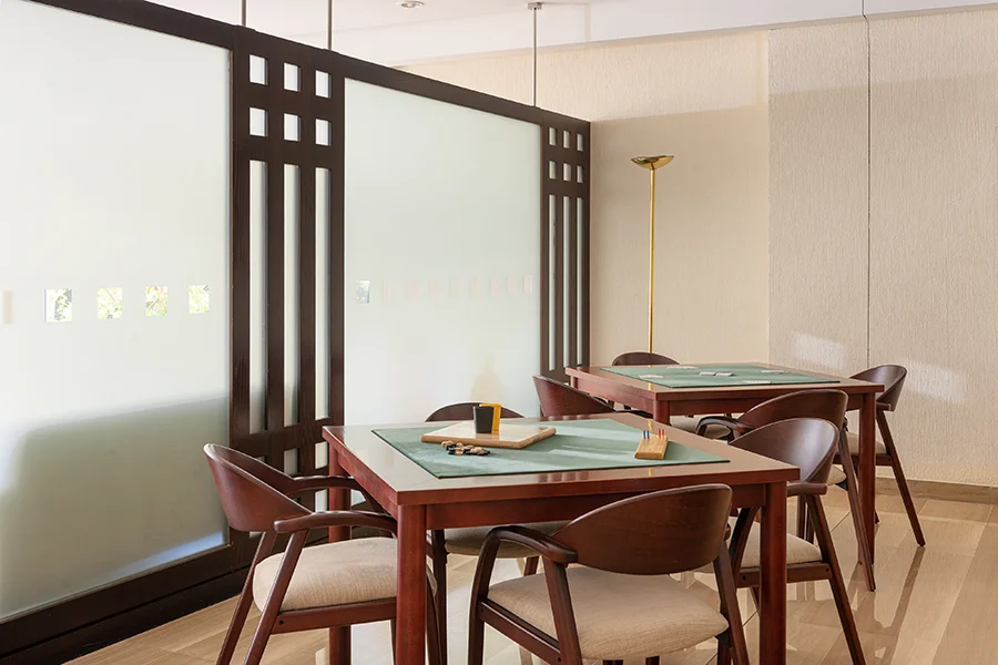 Mesas para juegos en el hotel Welikehotel Marfil Playa