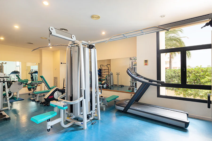 Gimnasio con máquinas hotel Welikehotel Marfil Playa