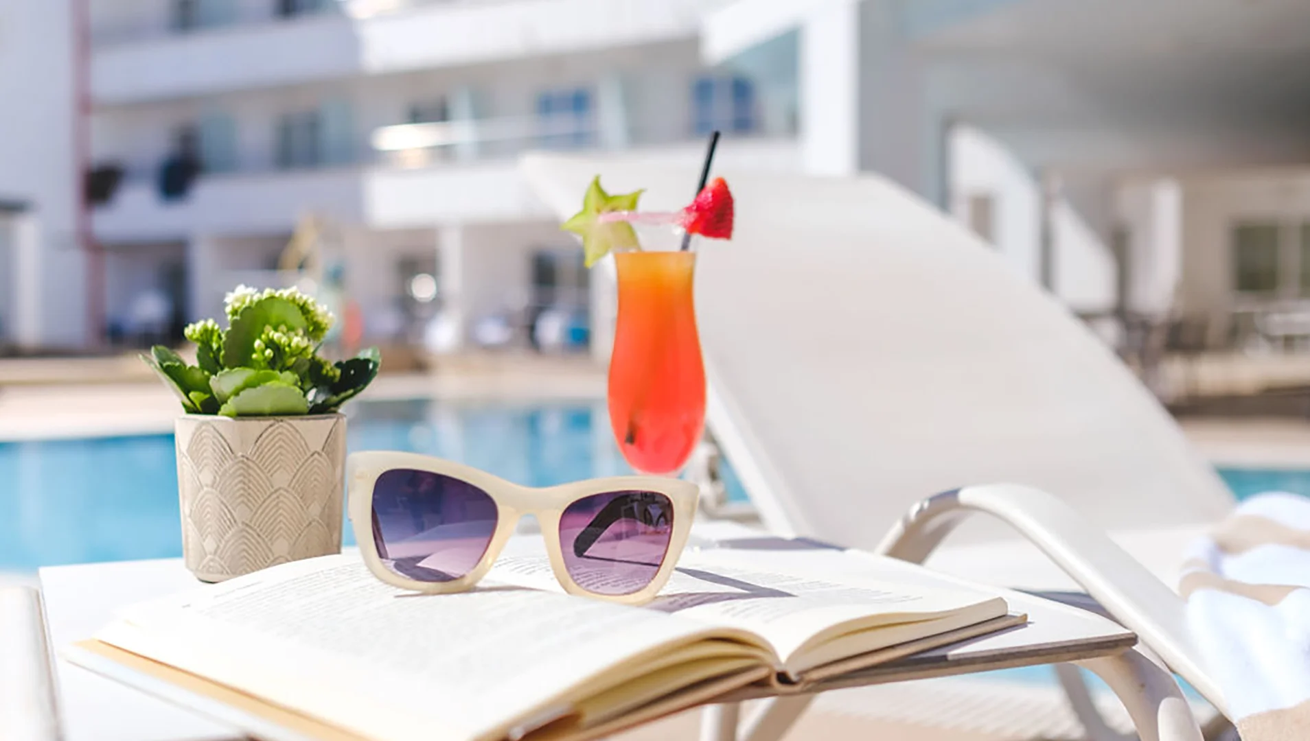 Recepción Welikehotel Triton Beach