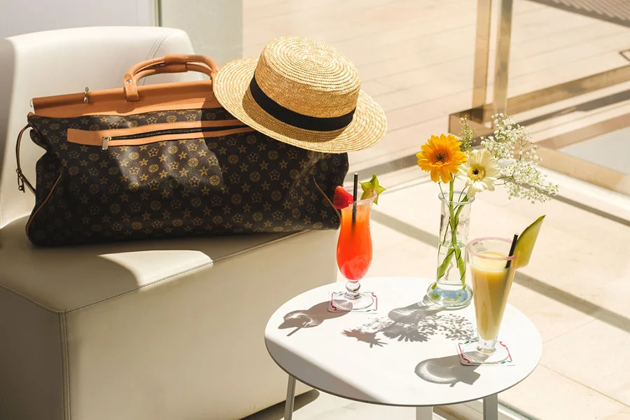 Lobby bar Cócteles en el lobby bar del hotel Welikehotel Triton Beach