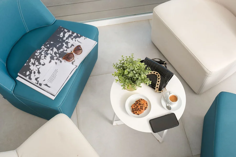 Café en Lobby bar Mesa con cafe lobby bar del hotel Welikehotel Triton Beach