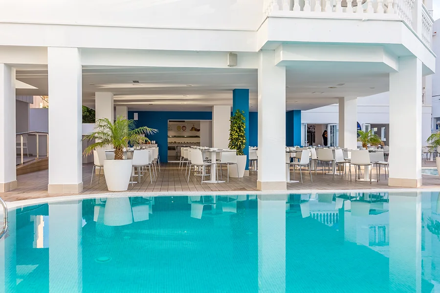 Terraza cubierta pool bar Pool bar Welikehotel Triton Beach