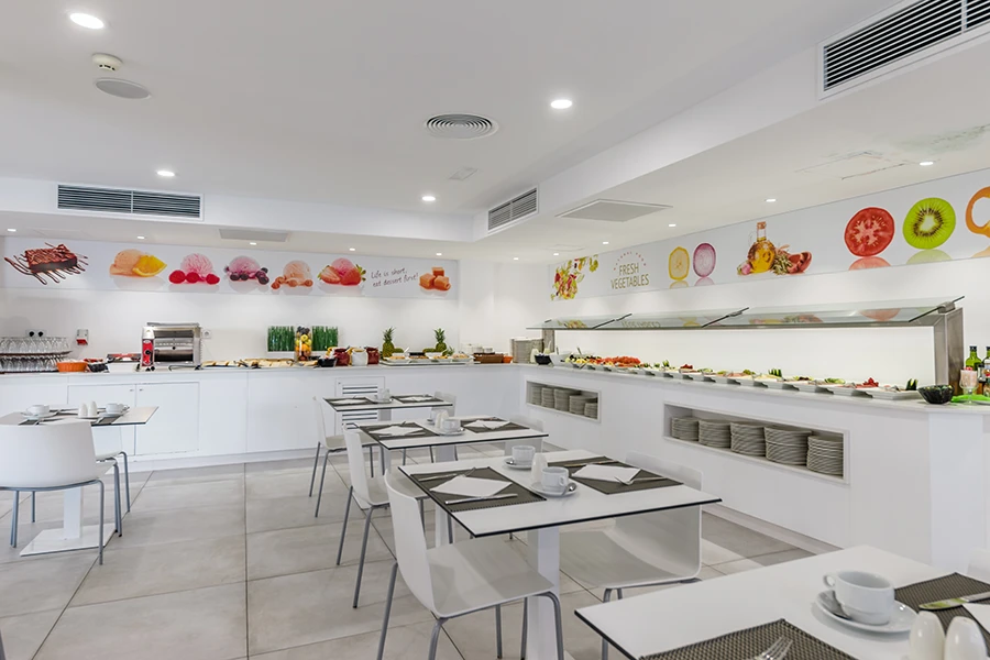 Buffet del Restaurante Vista del Restaurante Bufet hotel Welikehotel Triton Beach