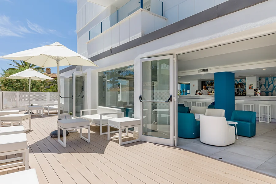 Terraza Snack-bar Exterior del snack-bar hotel Welikehotel Triton Beach