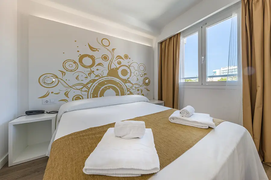 Doble superior con balcón y vista mar lateral Habitación Doble superior con balcón y vista mar lateral Welike Hotel Triton Beach