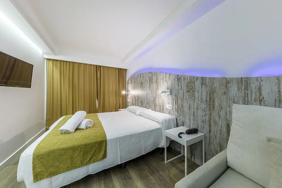 Cama amplia y confortable Cama amplia y confortable en la Junior Suite Welike Hotel Triton Beach