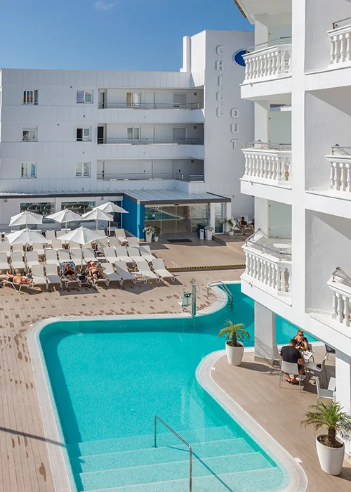 Piscina exterior Welikehotel Triton Beach