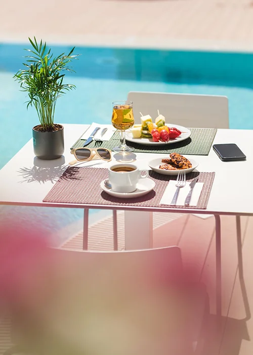 Mesa restaurnate Welikehotel Triton-beach