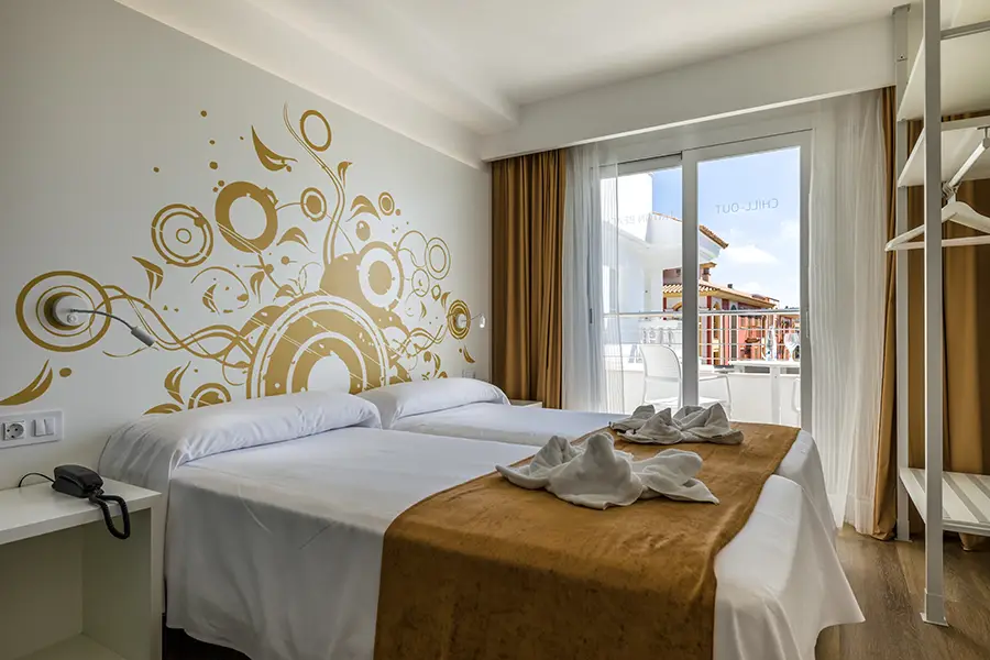  Doble superior con balcón y vista mar lateral Welikehotel Triton Beach