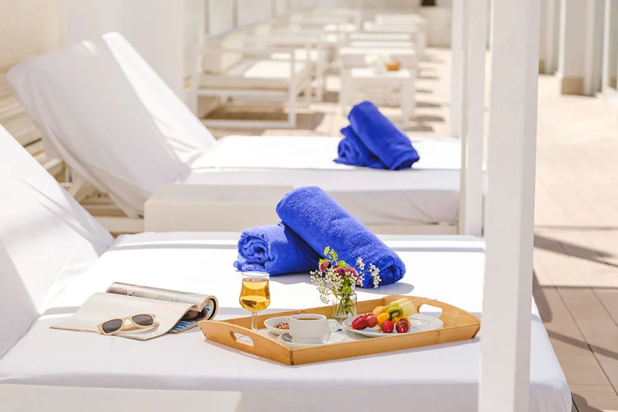 Cama balinesa hotel Welikehotel Triton Beach