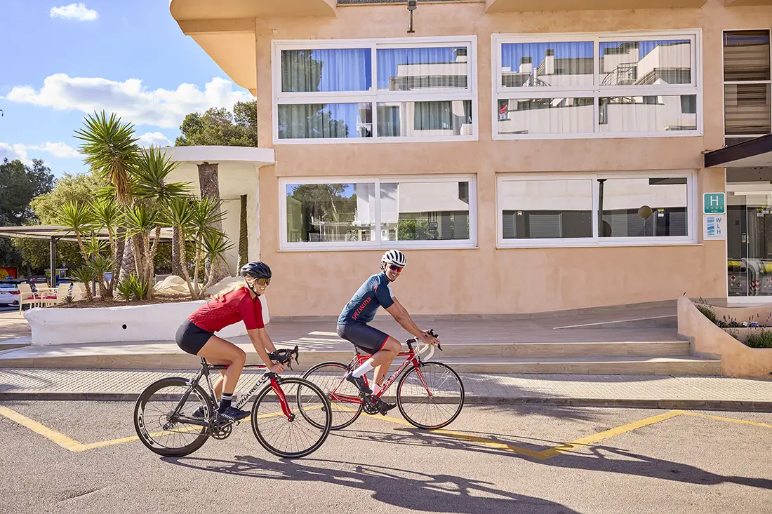 Spectacle en direct dans un lieu de divertissement près du Welikehotel Fenix